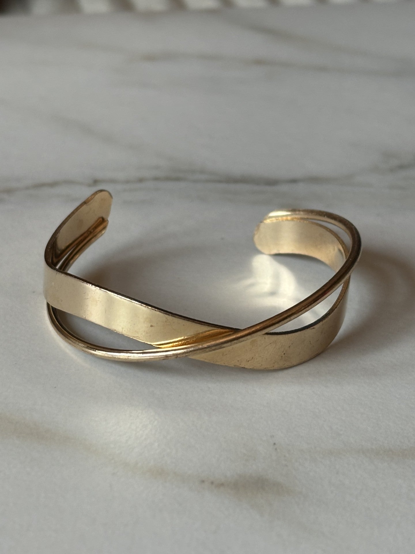 Narrow Crossover Bracelet