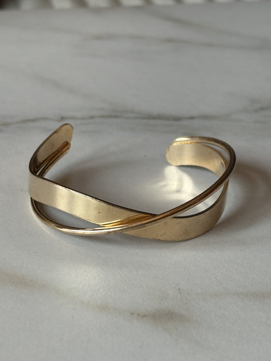 Narrow Crossover Bracelet